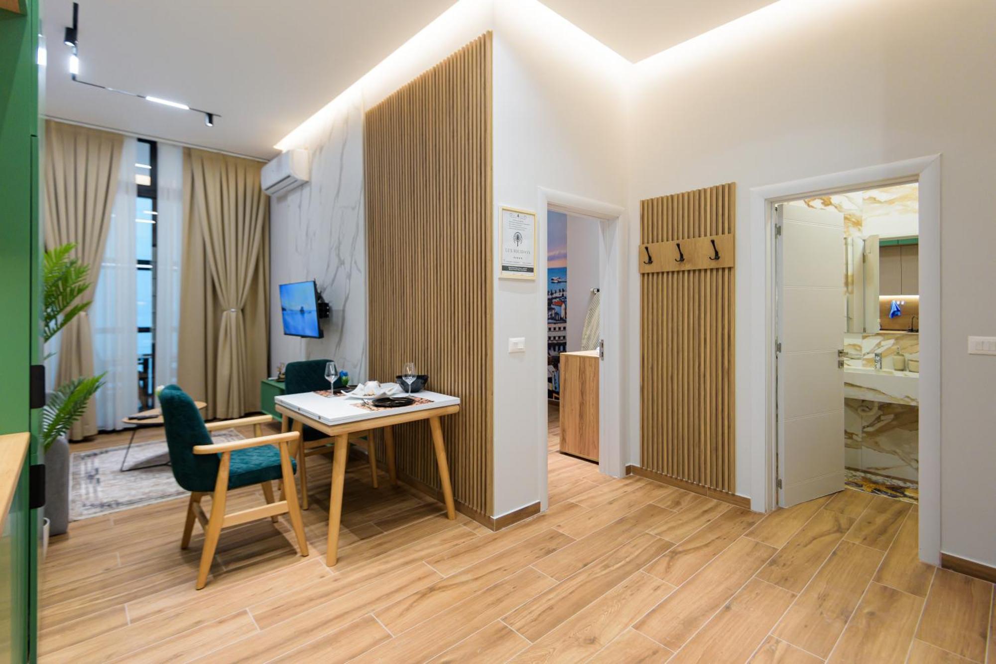Lux Holidays Durrës Esterno foto