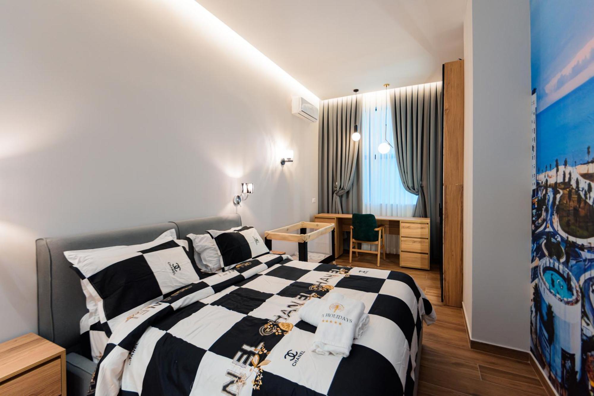 Lux Holidays Durrës Esterno foto