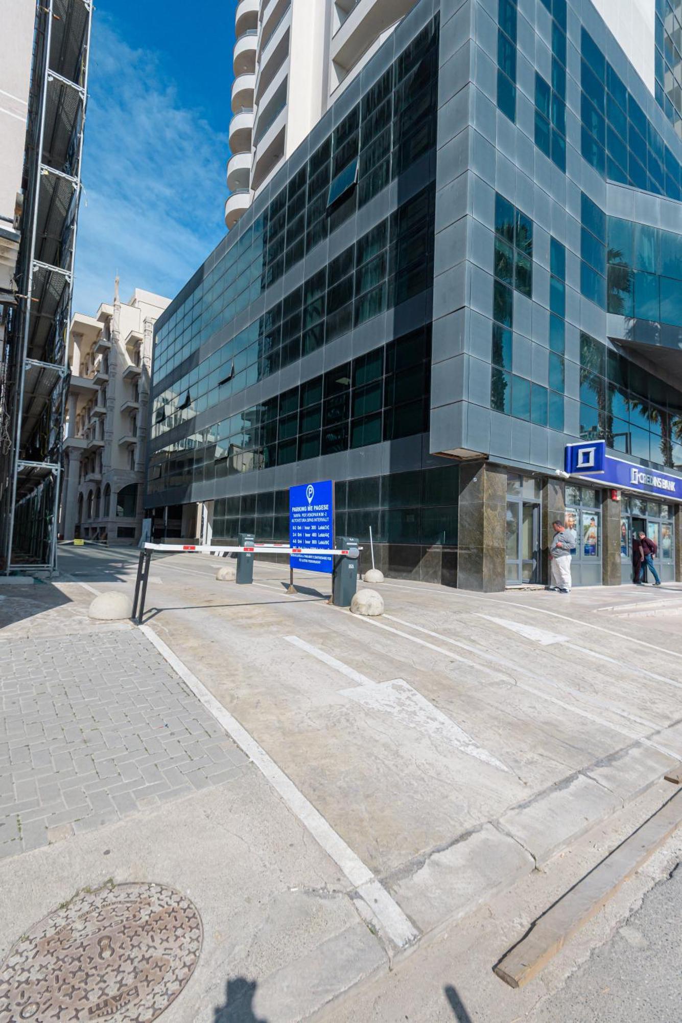 Lux Holidays Durrës Esterno foto